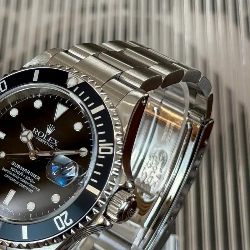 Rolex Submariner Date. 16610