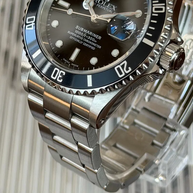 Rolex Submariner Date. 16610