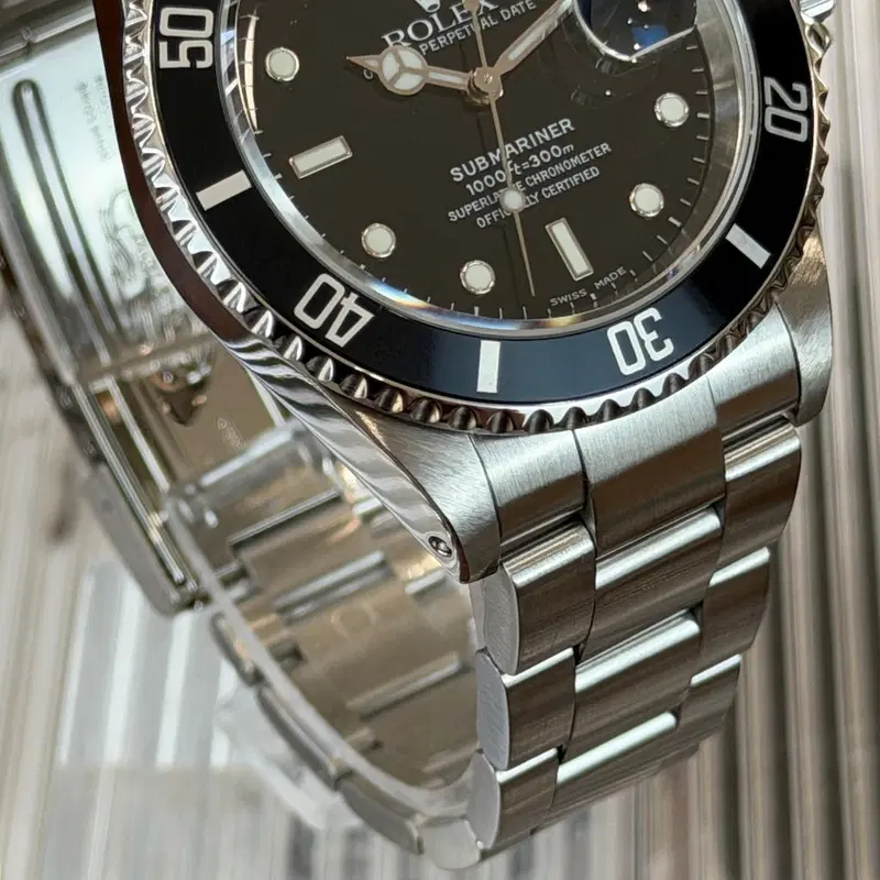 Rolex Submariner Date. 16610