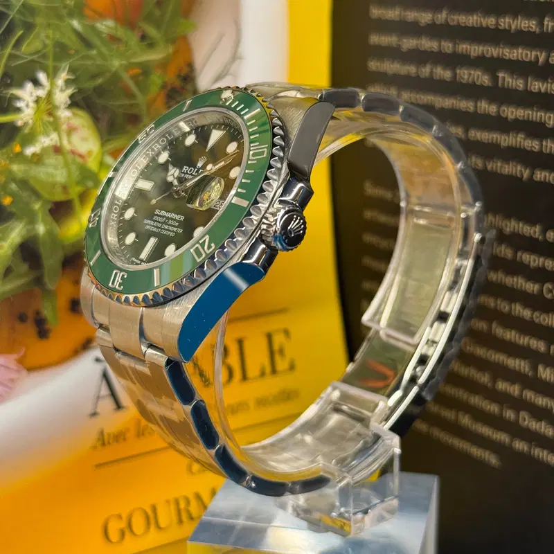 Rolex Submariner "Hulk". 116610LV