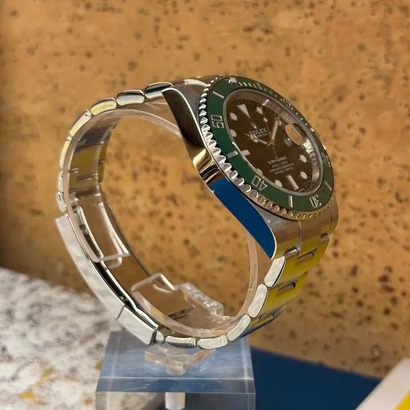 Rolex Submariner "Hulk". 116610LV