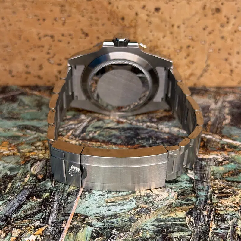 Rolex Submariner "Hulk". 116610LV