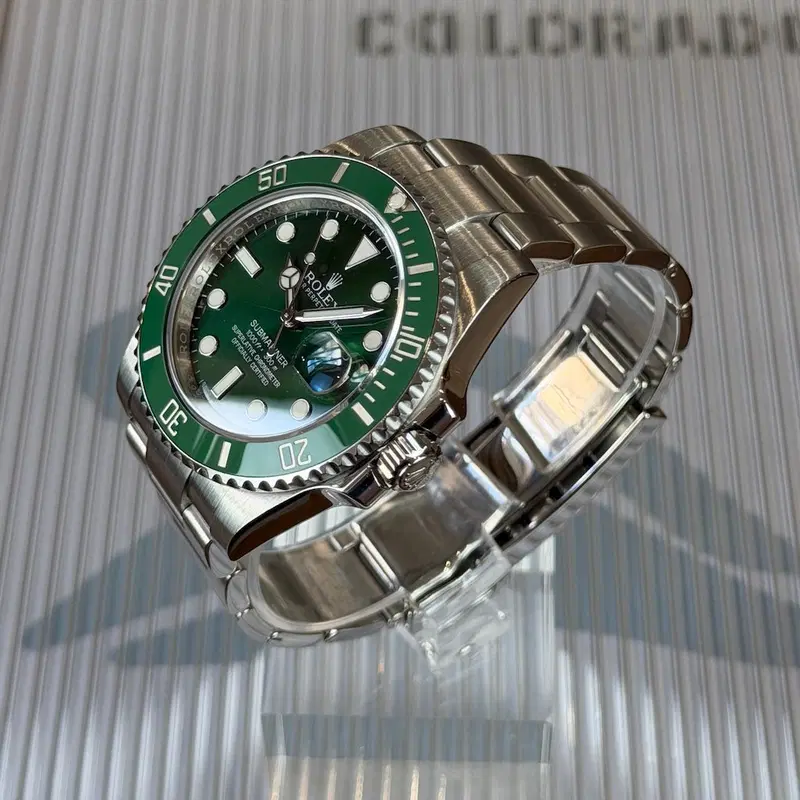 Rolex Submariner "Hulk". 116610LV