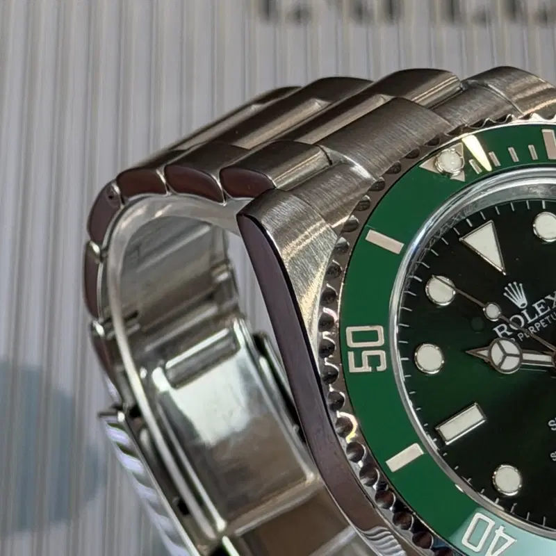 Rolex Submariner "Hulk". 116610LV