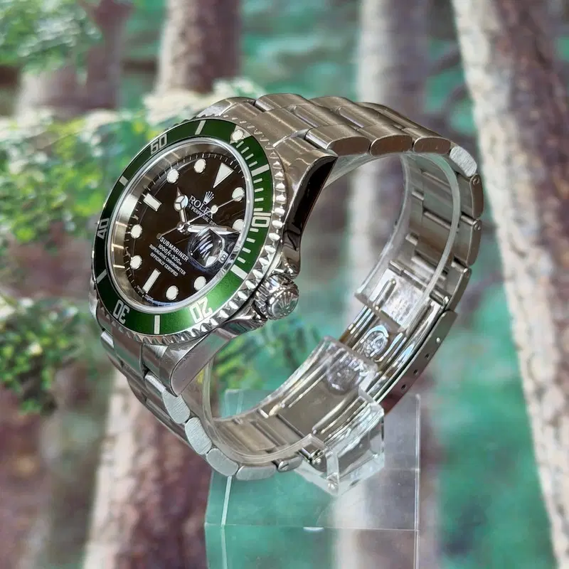 Rolex Submariner "Kermit". 16610LV