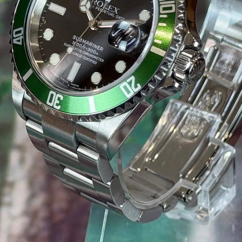 Rolex Submariner "Kermit". 16610LV
