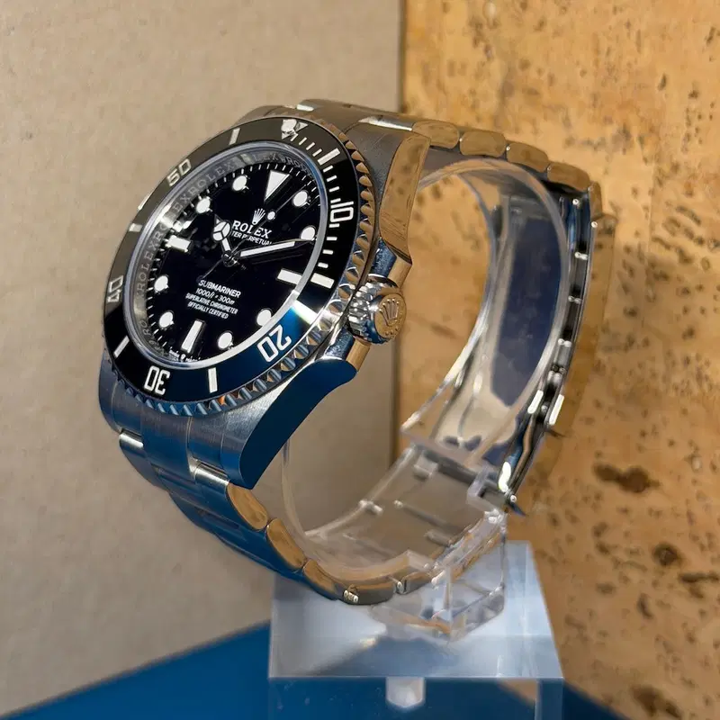 Rolex Submariner No-Date. 124060