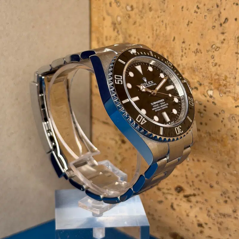 Rolex Submariner No-Date. 124060