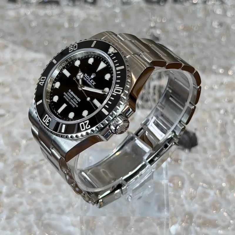 Rolex Submariner No-Date. 124060