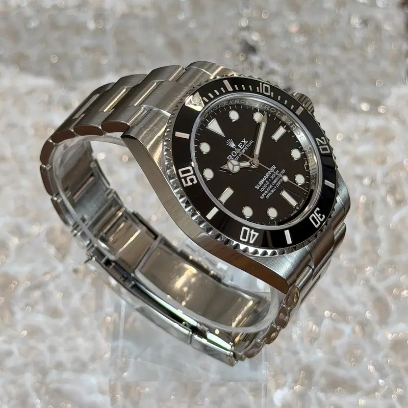 Rolex Submariner No-Date. 124060