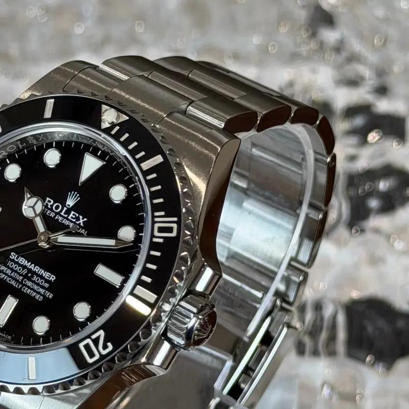 Rolex Submariner No-Date. 124060