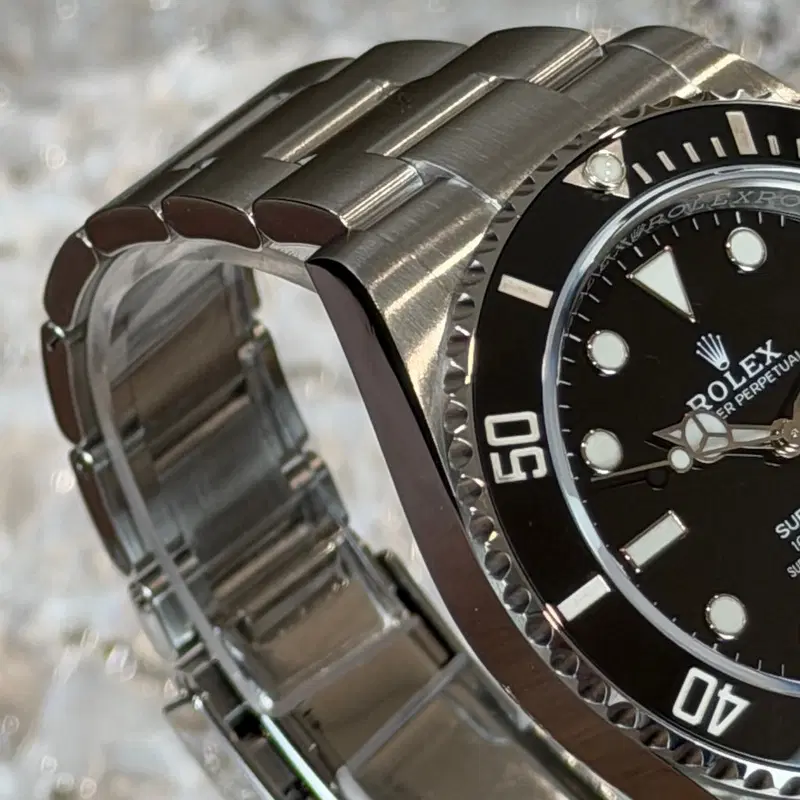 Rolex Submariner No-Date. 124060