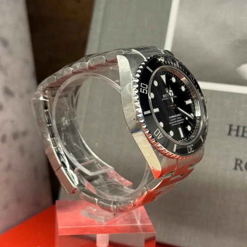 Rolex Submariner No-Date. 124060